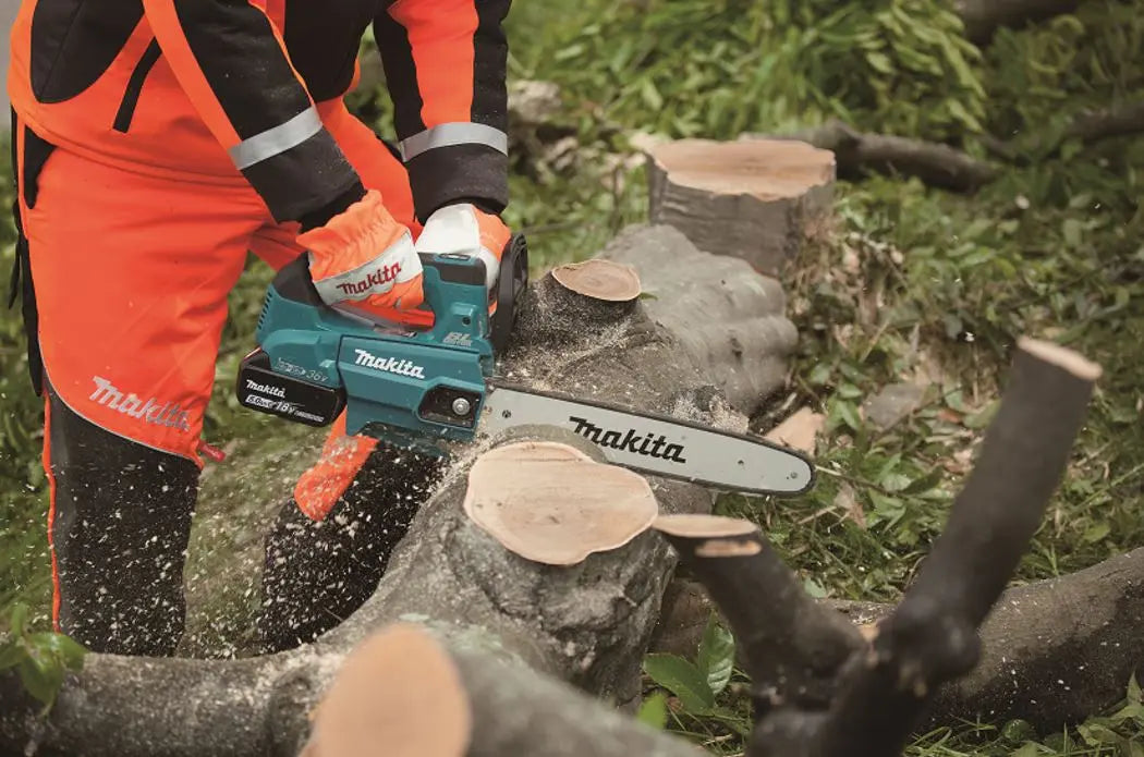 Makita Utensili - Motosega a batteria 18V 30 cm, 2x batterie 5,0 Ah, caricabatterie DUC306PT2B