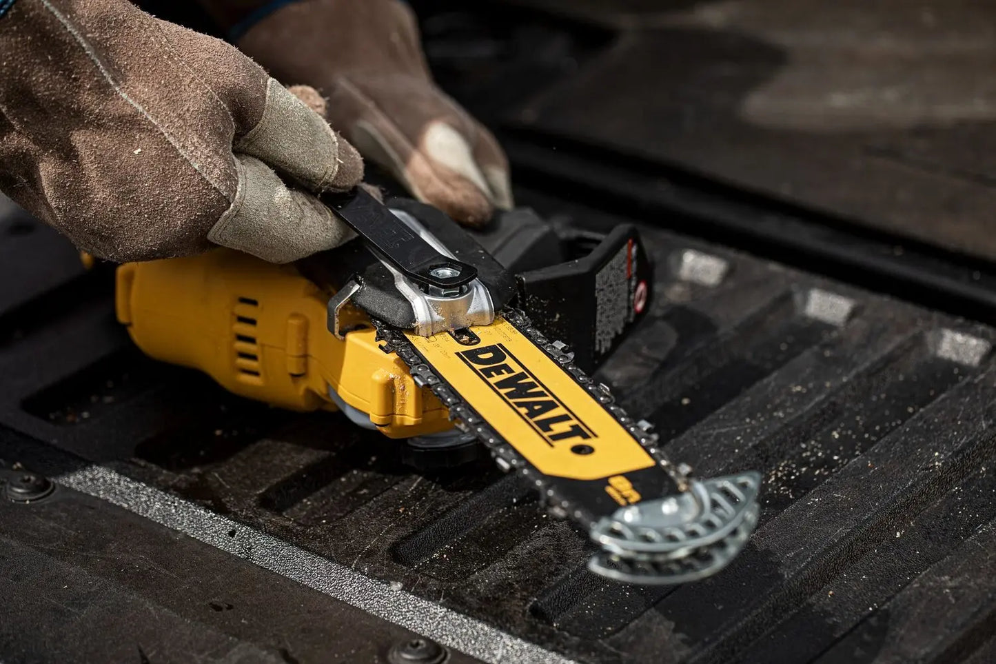 DeWALT  Sega da potatura a batteria 18V 20 cm, 1x batteria 5,0 Ah, caricabatterie DCMPS520P1