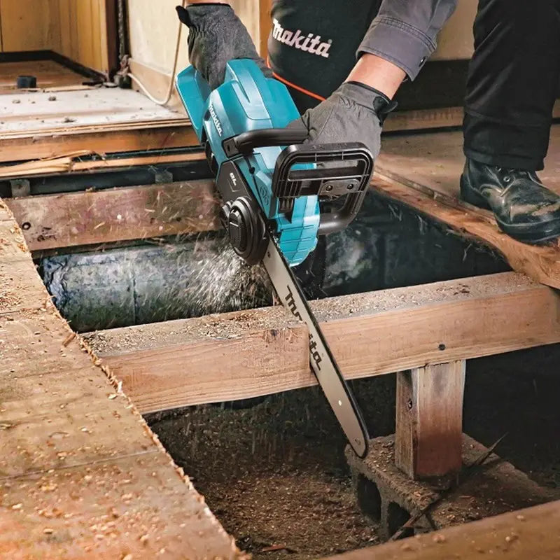 Makita  Motosega a batteria 18V 35 cm, 1x batteria da 5,0 Ah, caricabatterie DUC357RTX3