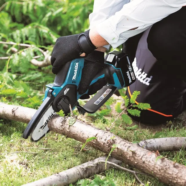 Makita Attrezzature da giardino - 18V AKU sega per potatura 10 cm, 1x batteria Li-ion LXT 3,0 Ah, caricabatterie DUC101SF01