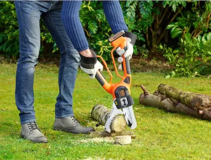 BLACK+DECKER  Potatore a catena a batteria da 18 V, 1 batteria agli ioni di litio da 2,0 Ah, caricabatteria GKC1000L-QW